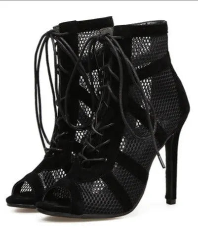 Casually Elegant Heels with a Refined Edge