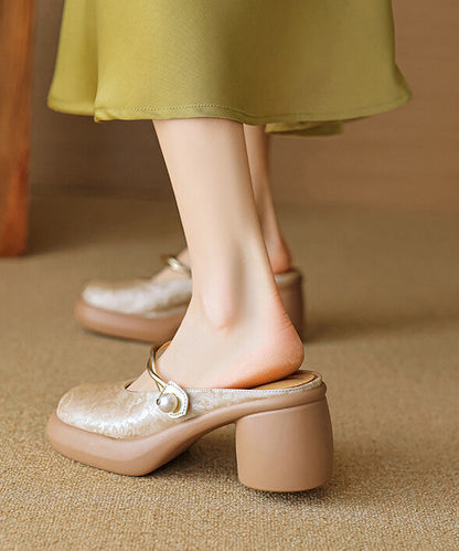 Effortlessly Elegant Sandals with a Timeless Design