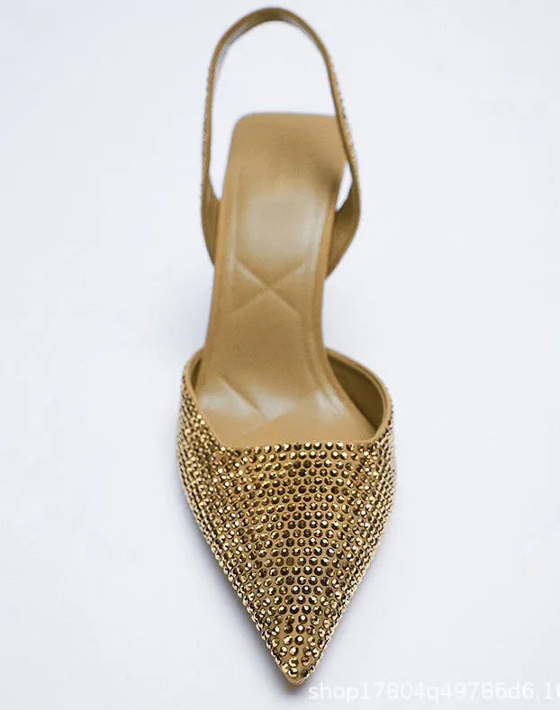 Effortlessly Elegant Heels with a Timeless Design
