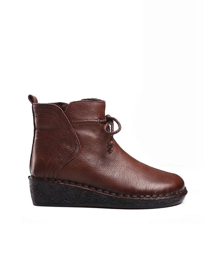Effortlessly Elegant Boots with a Timeless Design