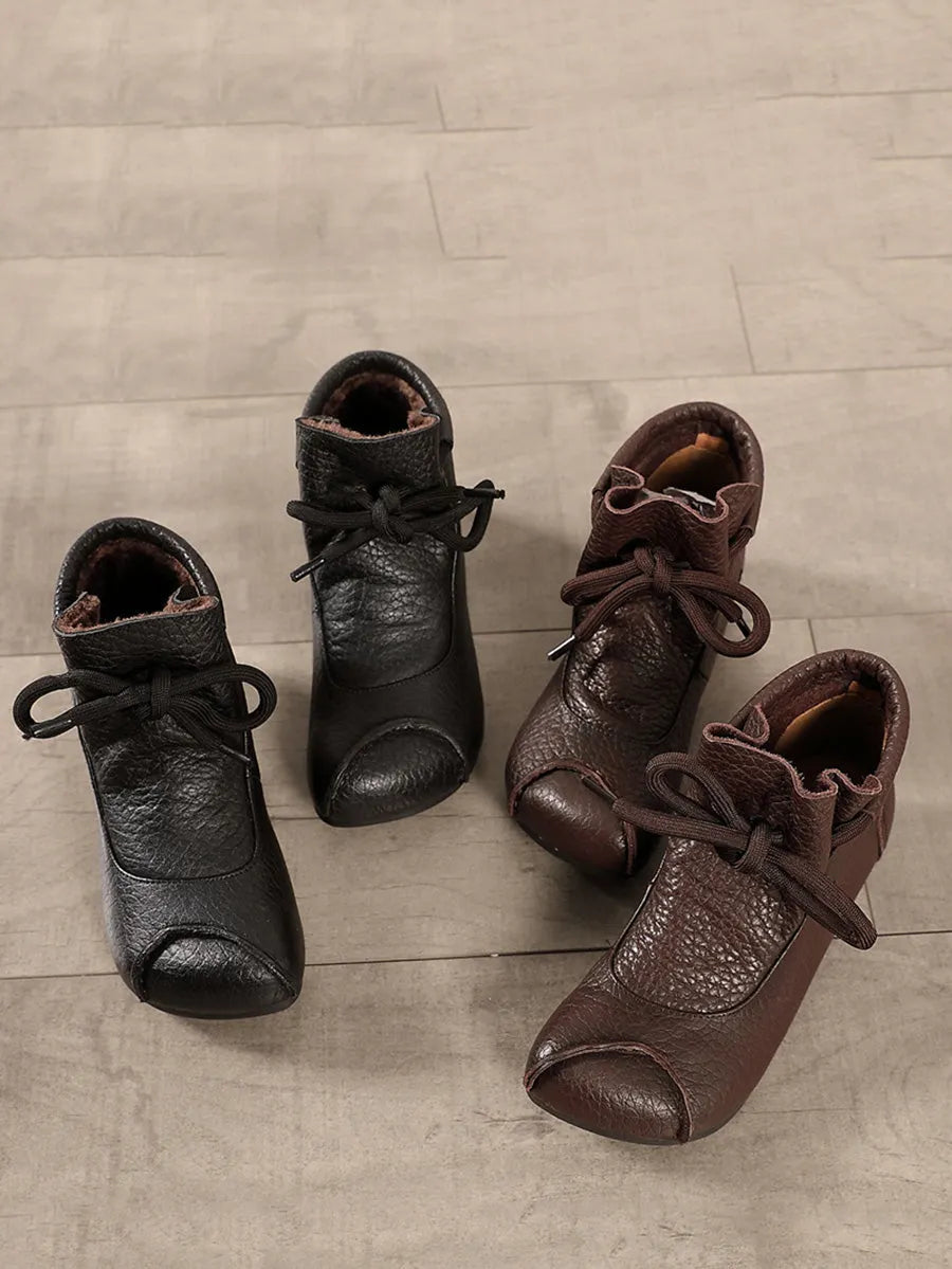 Effortlessly Elegant Boots with a Timeless Design