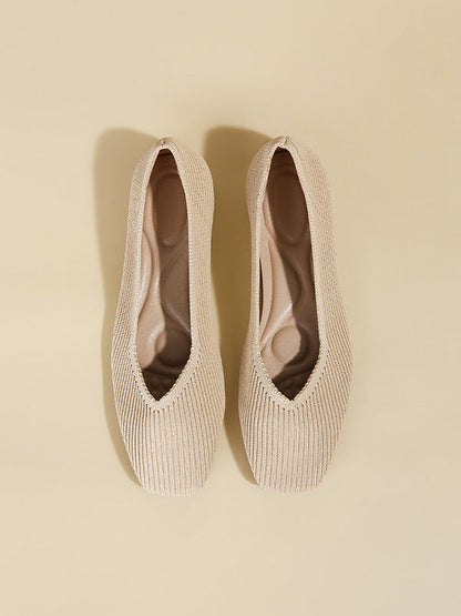 Pointed-toe Color V-cut Flats