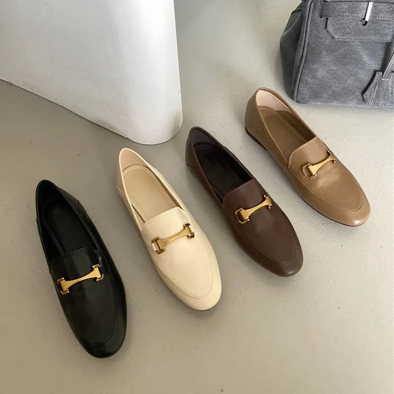 Effortlessly Elegant Slippers with a Timeless Design