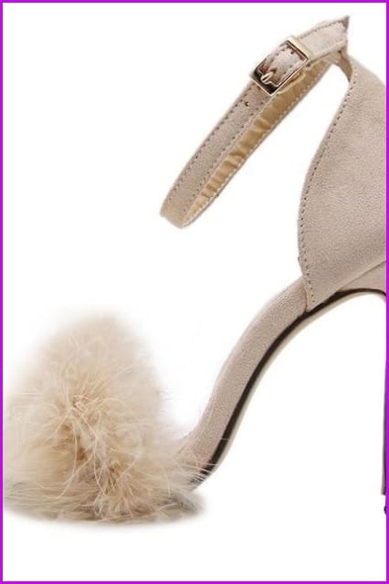 Effortlessly Elegant Heels with a Timeless Design