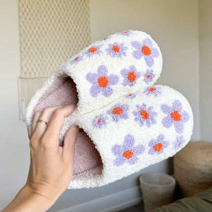 Elegantly Styled Slippers for Everyday Wear