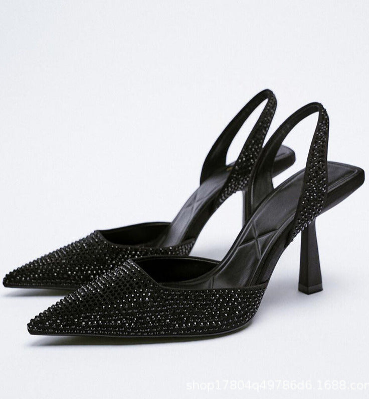 Effortlessly Elegant Heels with a Timeless Design