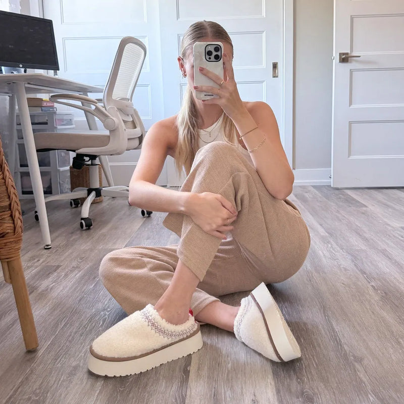 Casually Elegant Slippers with a Refined Edge
