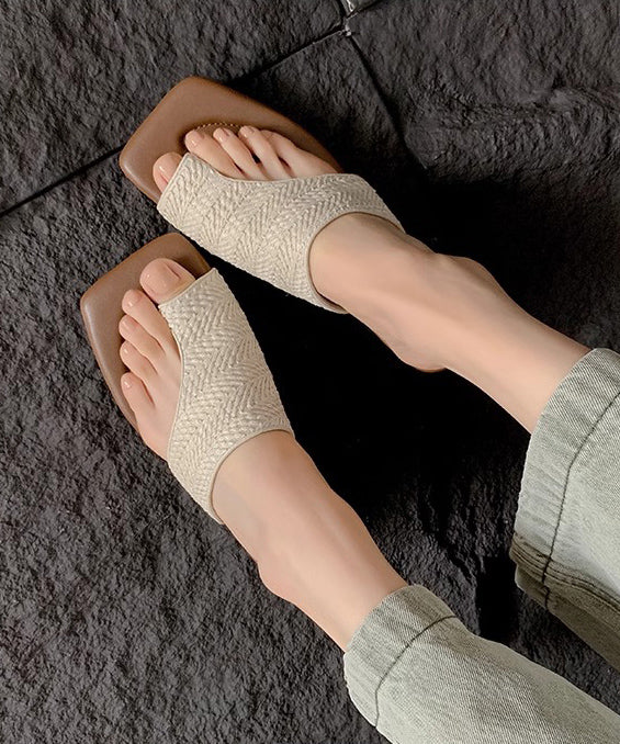 Effortlessly Elegant Sandals with a Timeless Design