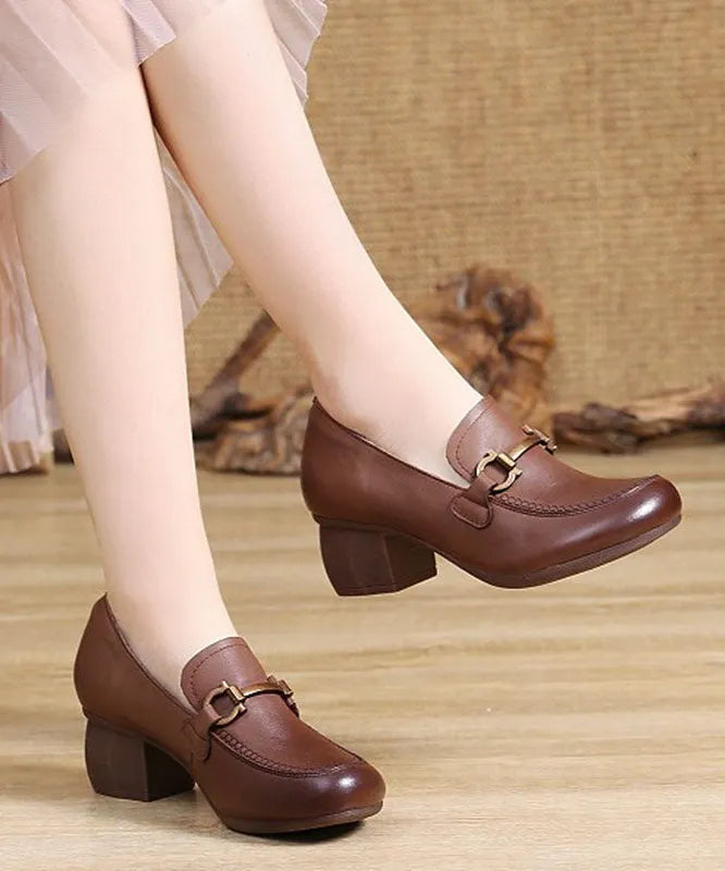 Effortlessly Elegant Heels with a Timeless Design