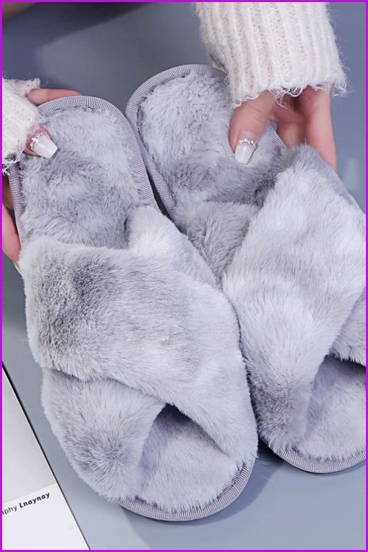 Colorful Cross Fur Slippers Plush Slippers De245