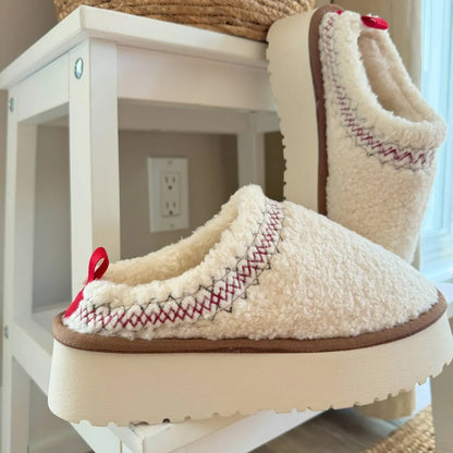 Casually Elegant Slippers with a Refined Edge