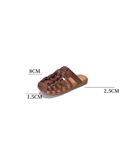 Effortlessly Elegant Slippers with a Timeless Design