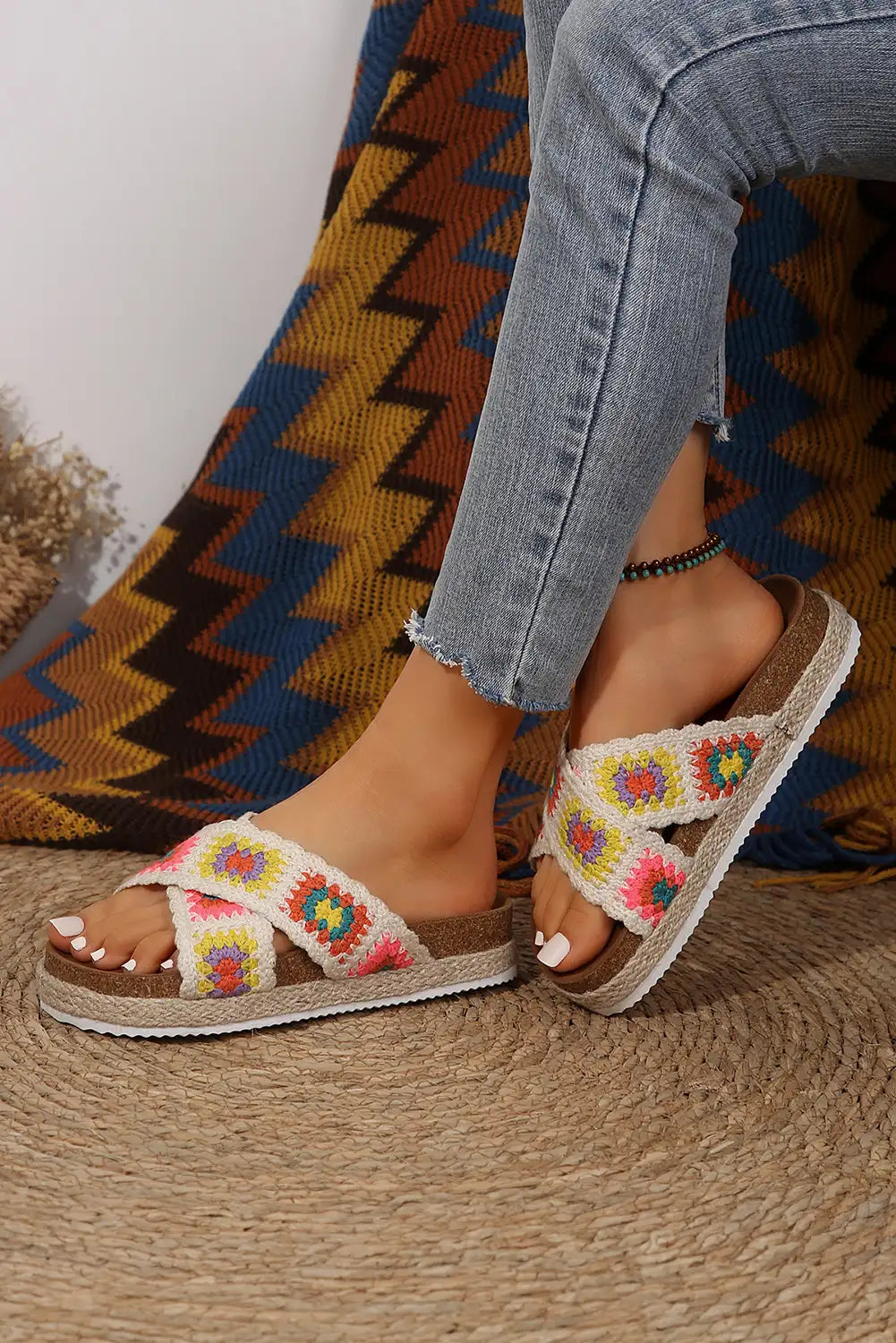 Delicate White Geometric Woven Platform Slippers