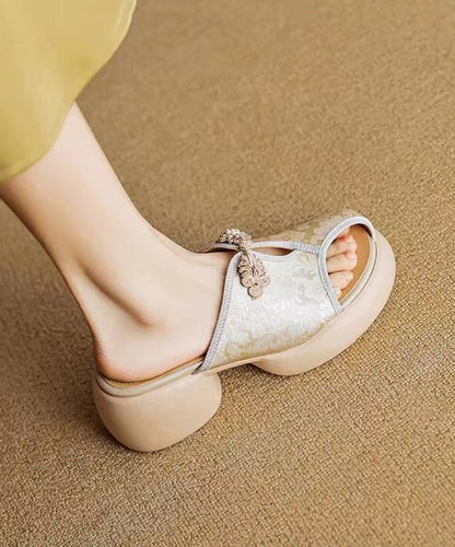Finely Styled Sandals with a Classic Vintage Look