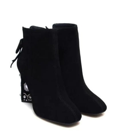 Beautifully Finished Heels in a Timeless Design