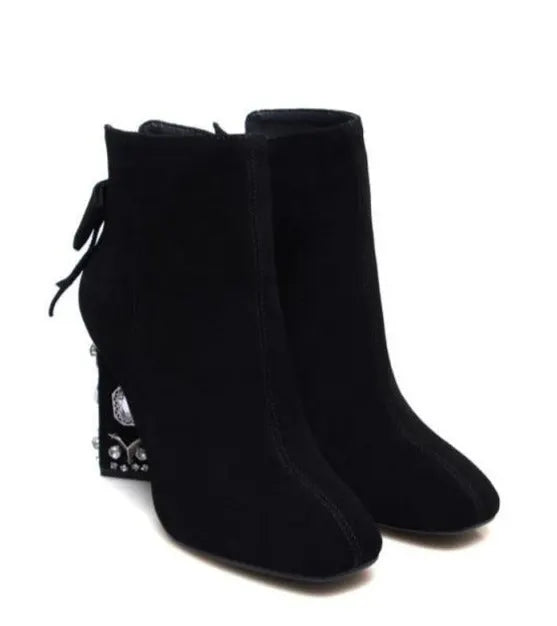 Beautifully Finished Heels in a Timeless Design
