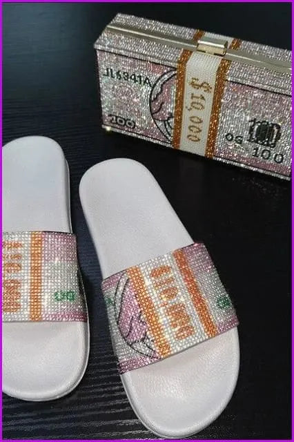Elegantly Styled Slippers for Everyday Wear