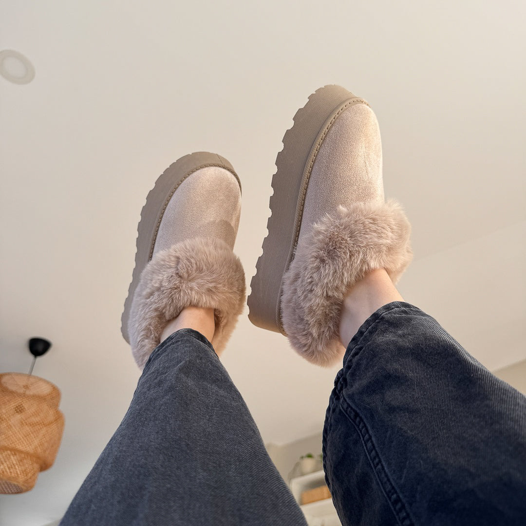 Finely Styled Slippers with a Classic Vintage Look