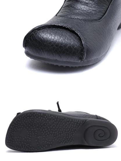 Effortlessly Elegant Boots with a Timeless Design