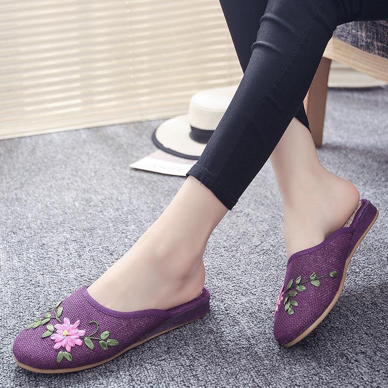 Casually Elegant Slippers with a Refined Edge