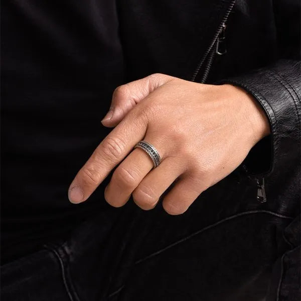 Casually Elegant Garment with a Refined Edge