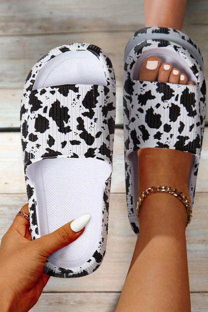 Elegantly Styled Slippers for Everyday Wear