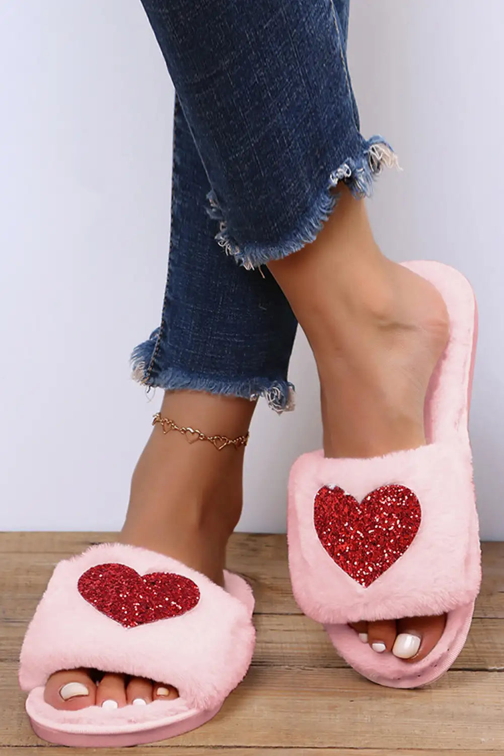 Classic Designed Slippers in a Timeless Cut