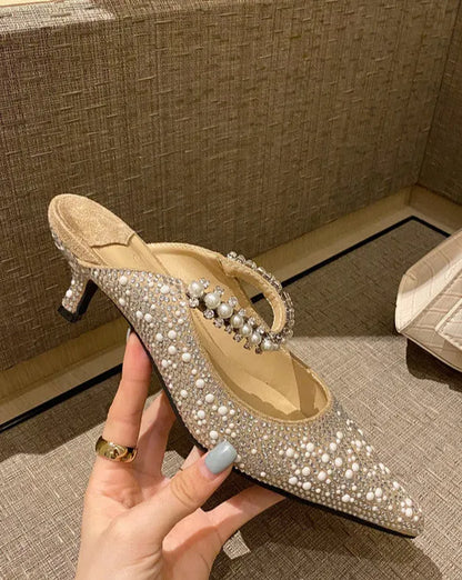 Effortlessly Elegant Heels with a Timeless Design