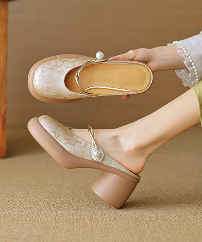 Effortlessly Elegant Sandals with a Timeless Design