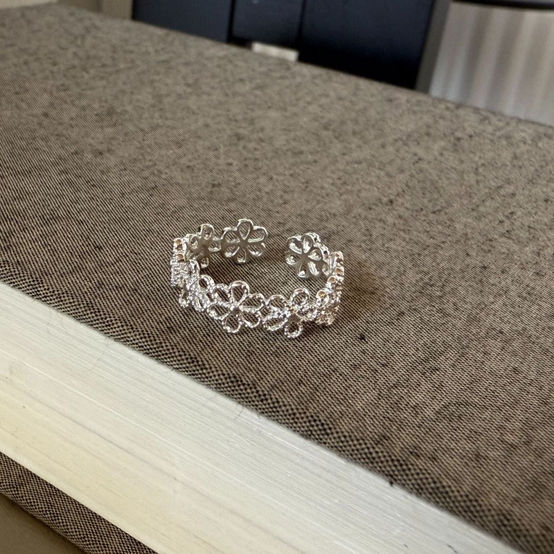 Jermani Delicate Lace Flower Ring