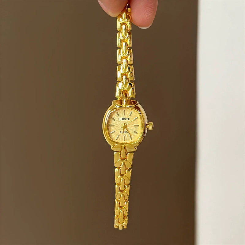 '-style Small Square Bracelet Watch