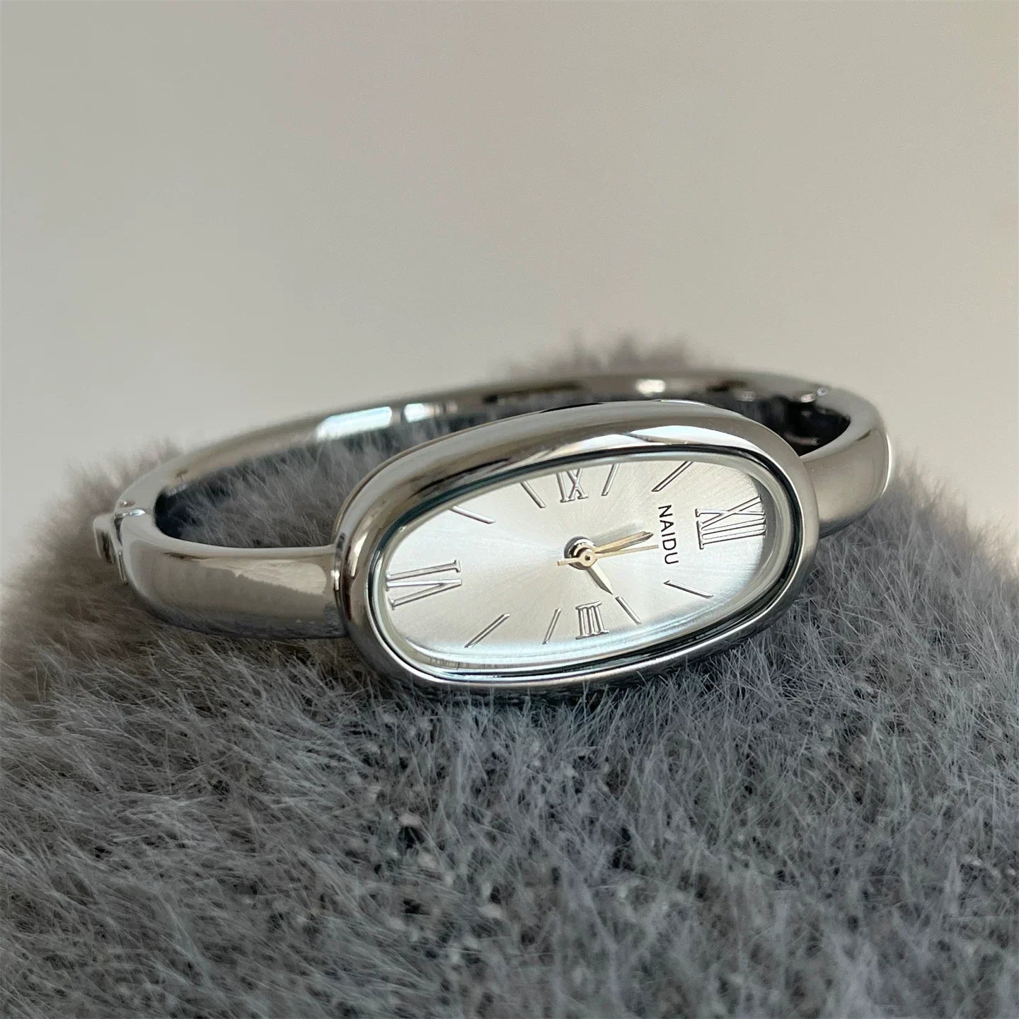 Minimalist Oval Bracelet Watch