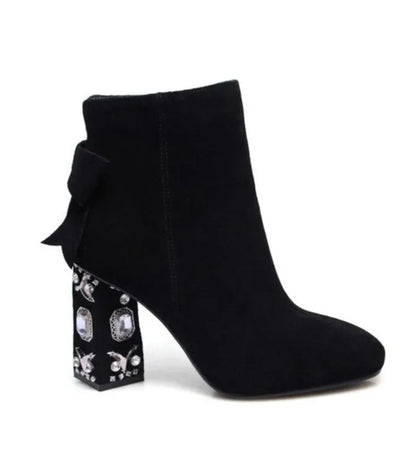 Beautifully Finished Heels in a Timeless Design