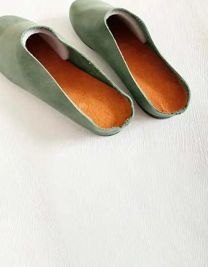 Finely Styled Slippers with a Classic Vintage Look