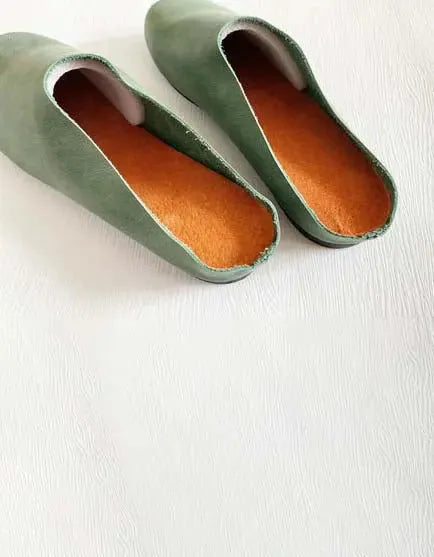 Finely Styled Slippers with a Classic Vintage Look
