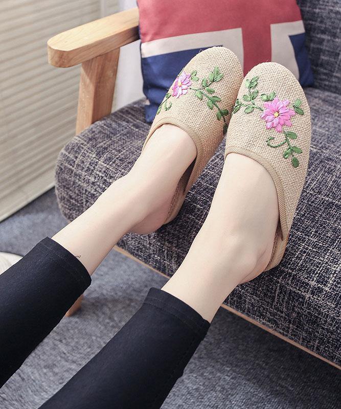 Casually Elegant Slippers with a Refined Edge