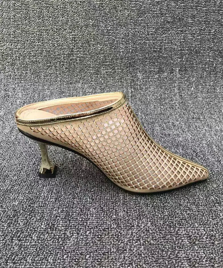 Effortlessly Elegant Sandals with a Timeless Design