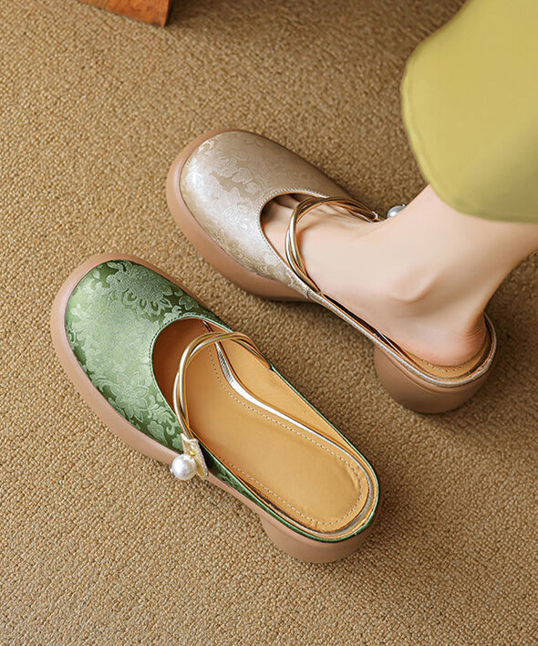 Finely Styled Sandals with a Classic Vintage Look