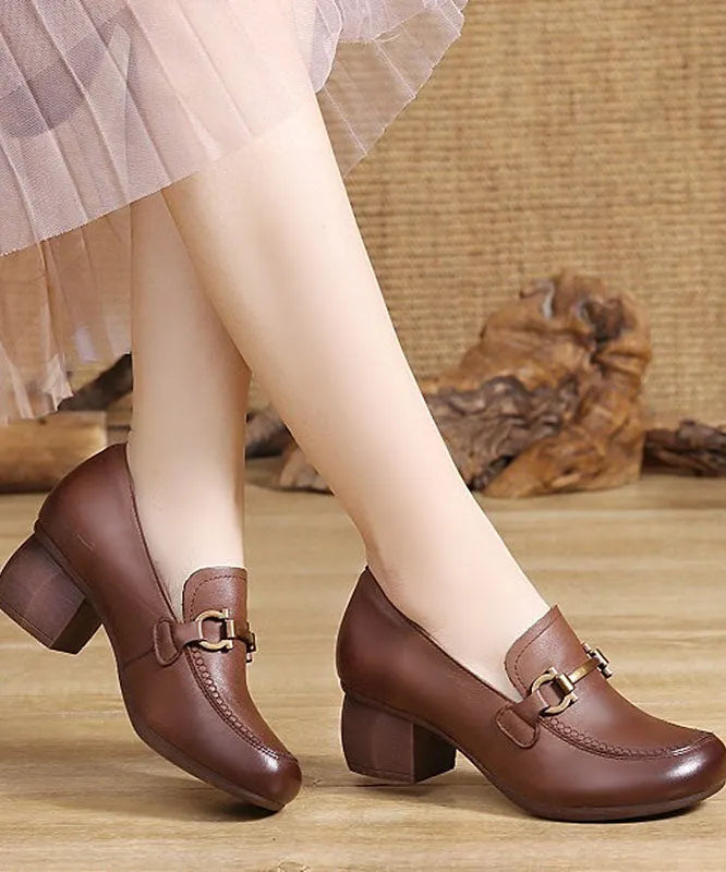 Effortlessly Elegant Heels with a Timeless Design
