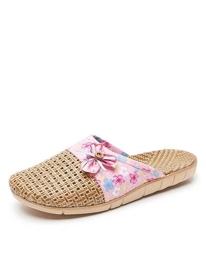 Effortlessly Elegant Slippers with a Timeless Design