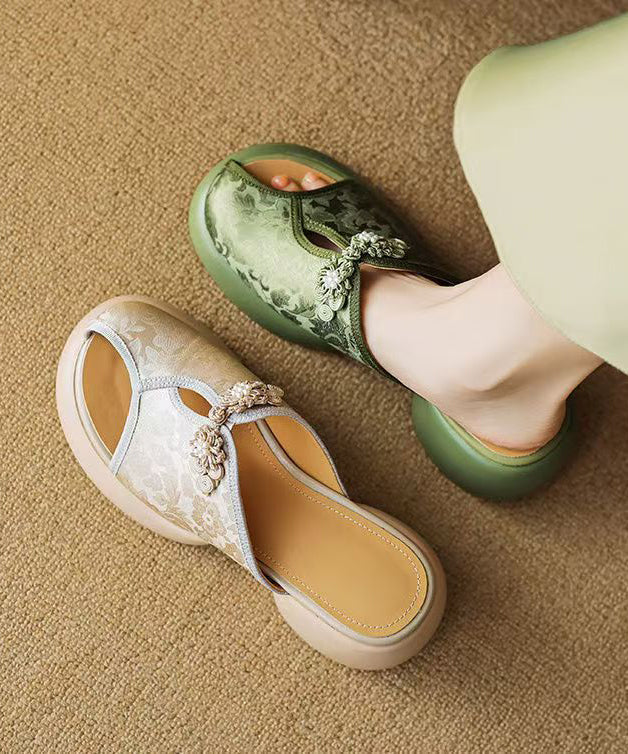 Finely Styled Sandals with a Classic Vintage Look