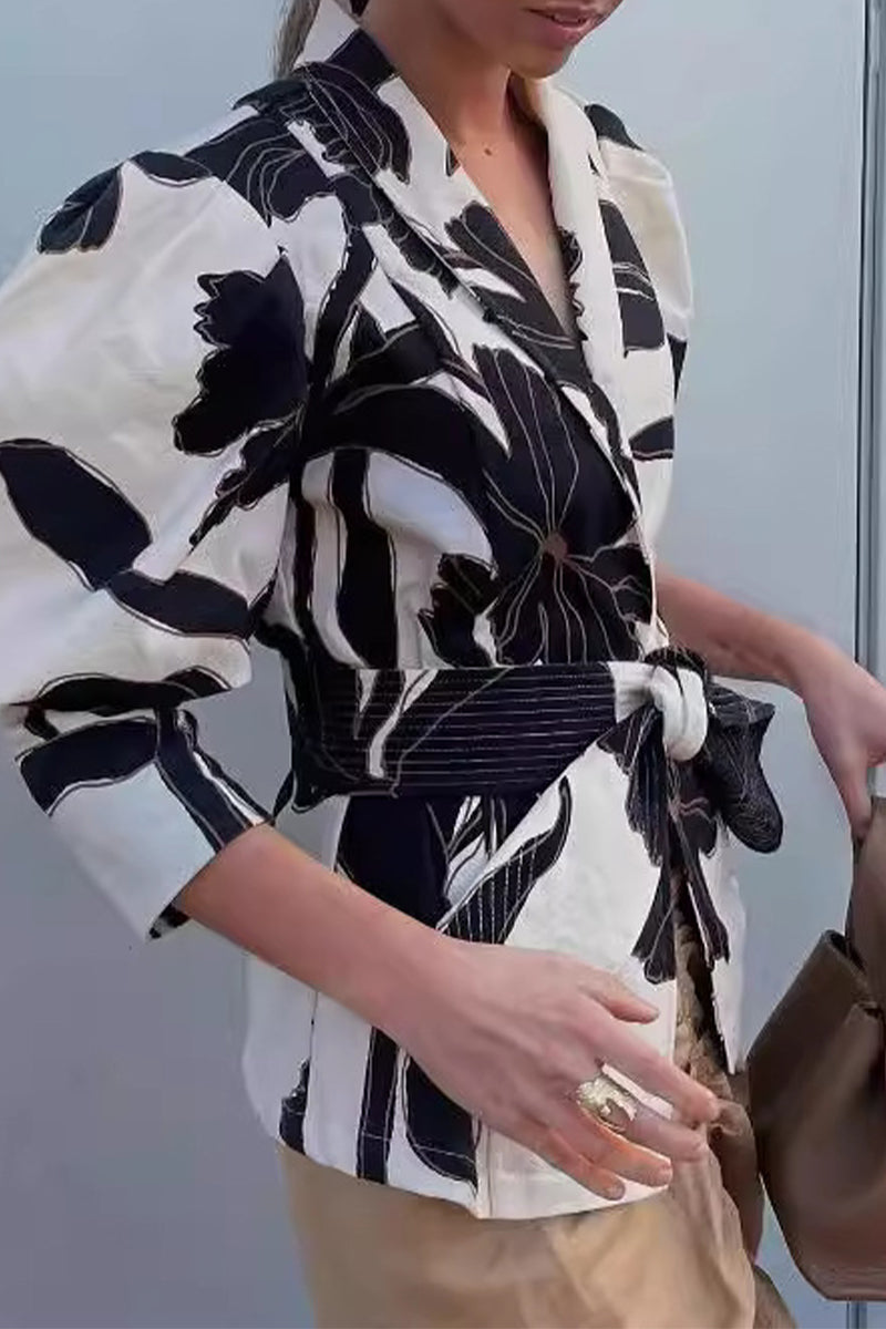 Geometric Print Hollowed Out Contrast Turn-back Collar Tops