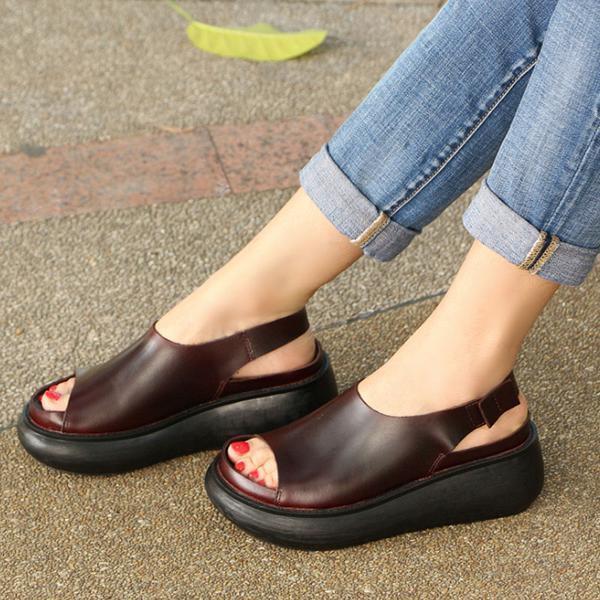 Effortlessly Elegant Sandals with a Timeless Design