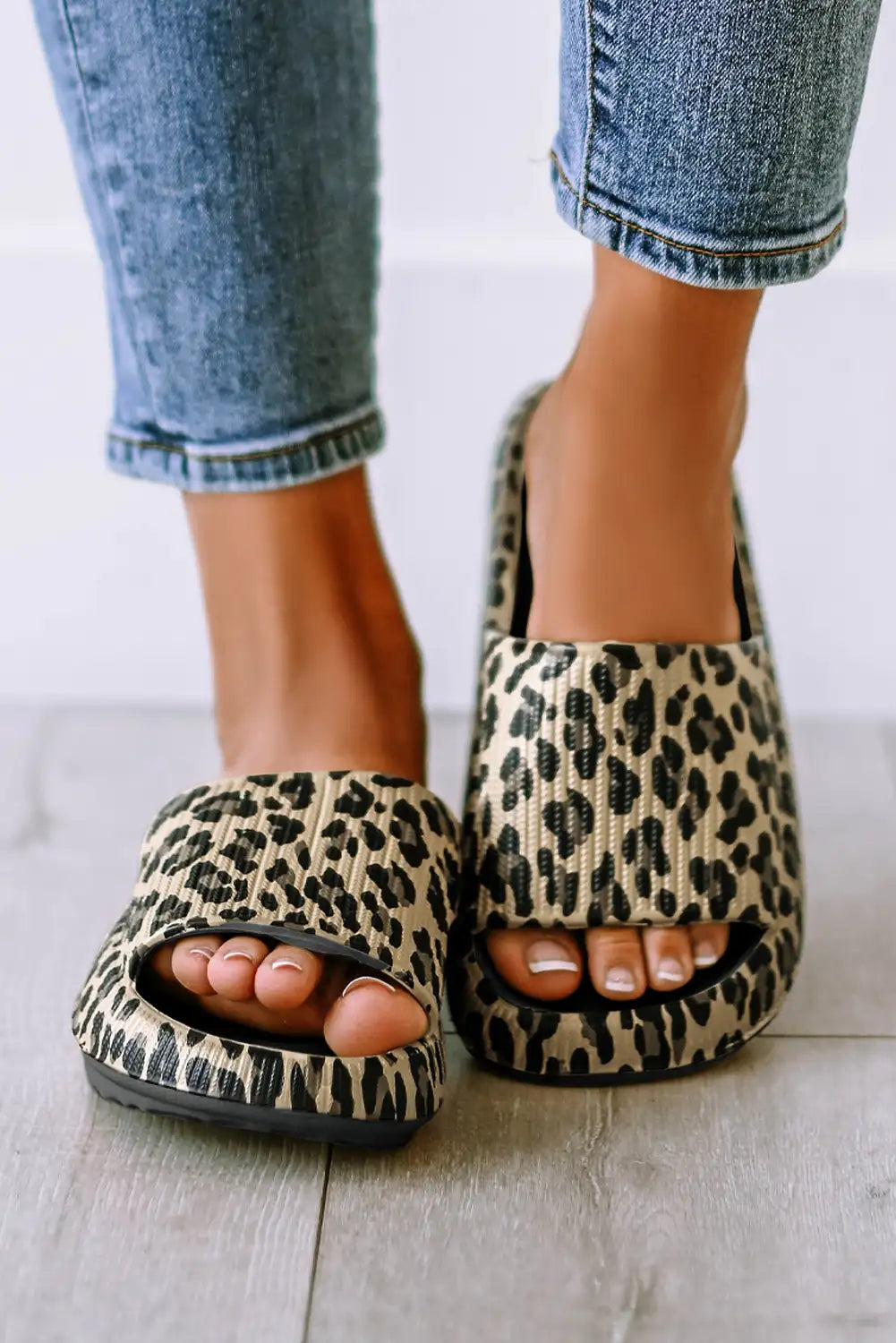 Leopard Print Thick Sole Slip on Slippers