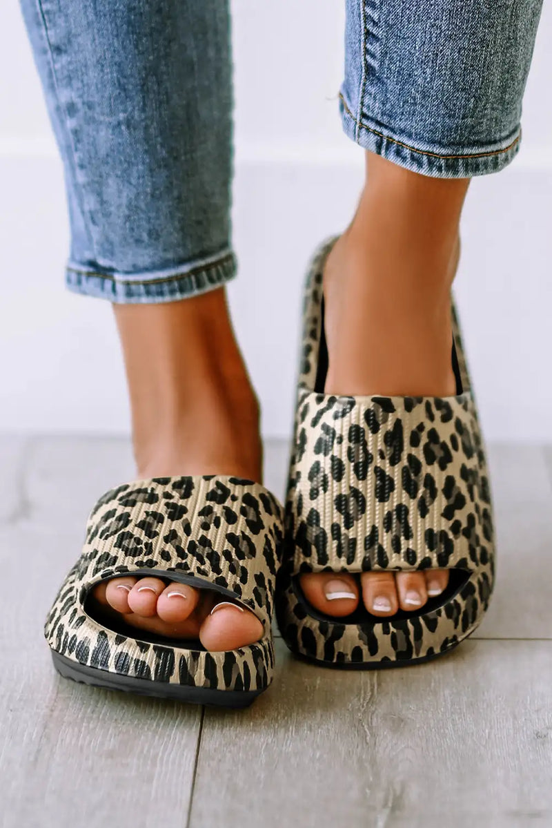 Effortlessly Elegant Slippers with a Timeless Design
