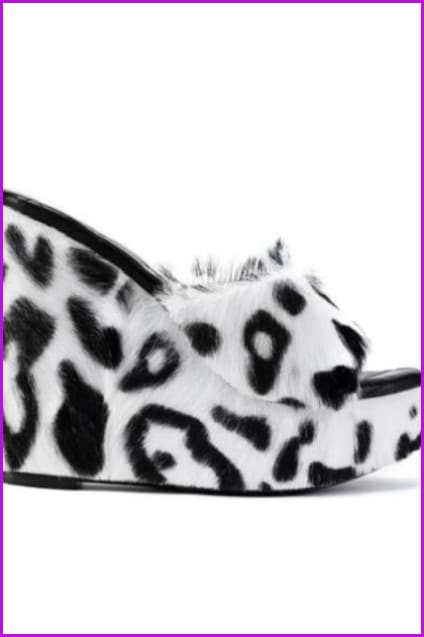 Subtly Elegant Slippers with a Refined Vintage Look