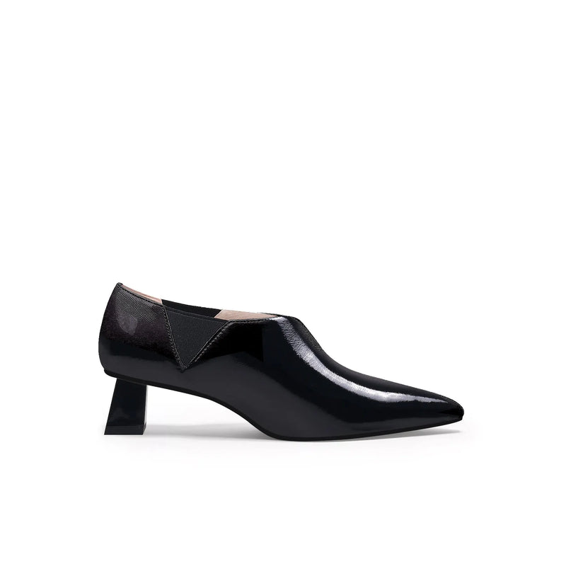 Casually Elegant Garment with a Refined Edge