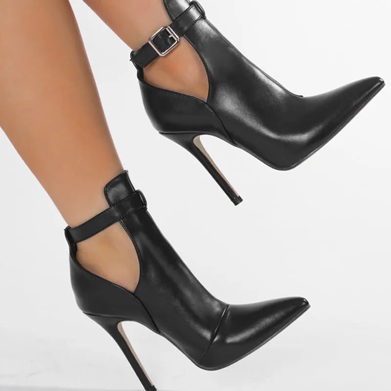 Classic Designed Shoes in a Timeless Cut