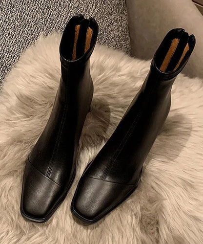 Effortlessly Elegant Boots with a Timeless Design