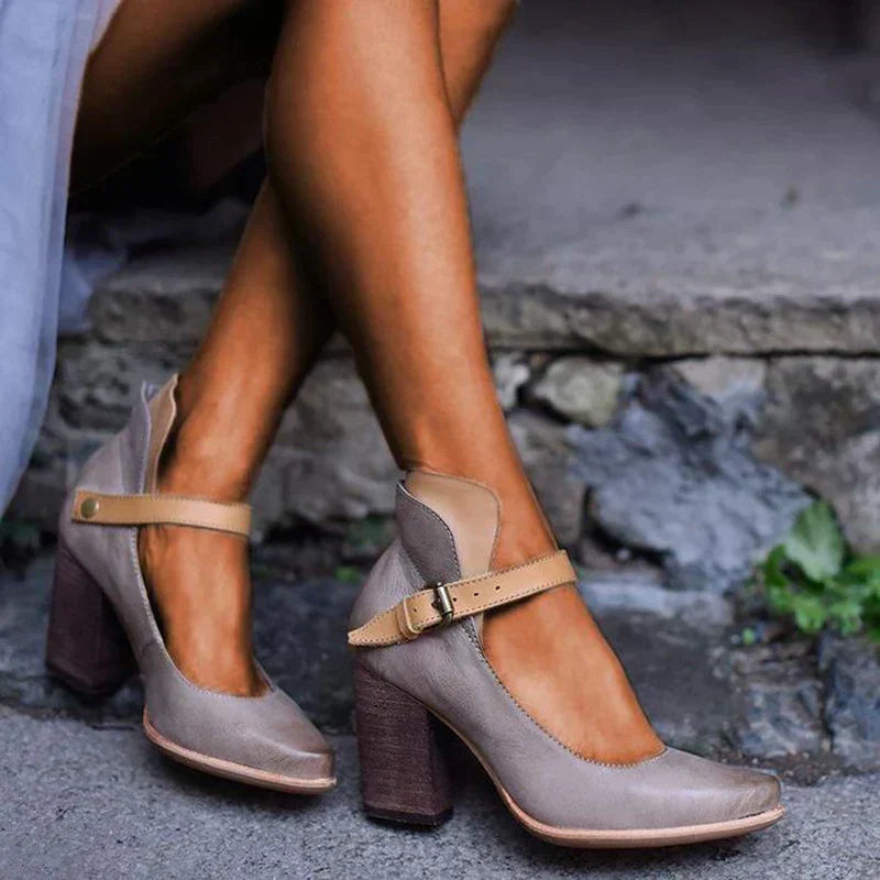 Effortlessly Elegant Heels with a Timeless Design